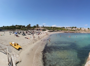 Sandstrand in der Bucht Cala Murada